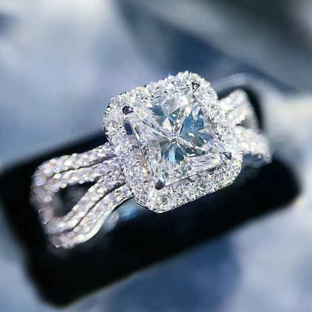 Exquisite Full Diamond Zircon Ladies Engagement Ring